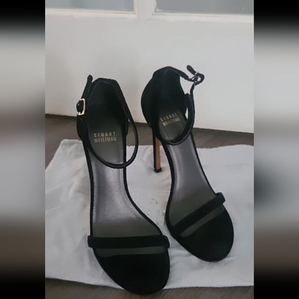 Stuart Weitzman nudist
